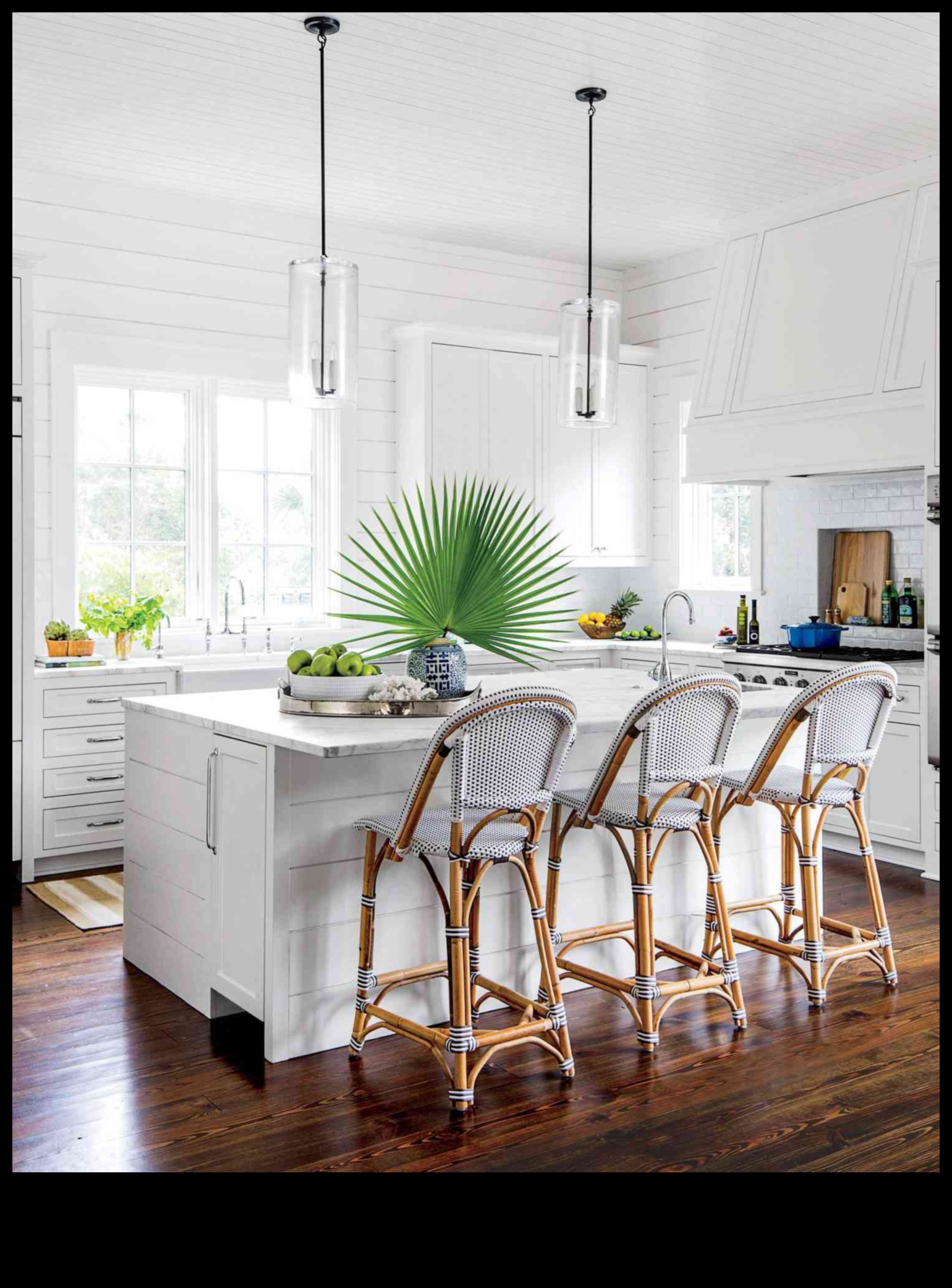 Πώς μπορώ να δημιουργήσω μια παράκτια κουζίνα με ναυτικές πινελιές;