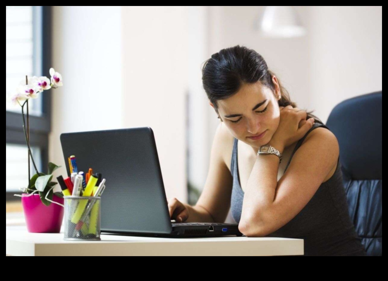 Εργονομικός Διαφωτισμός: Αξεσουάρ για βελτιωμένη στάση σώματος κατά τη χρήση φορητών υπολογιστών