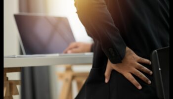 Εργονομικός Διαφωτισμός: Αξεσουάρ για βελτιωμένη στάση σώματος κατά τη χρήση φορητών υπολογιστών