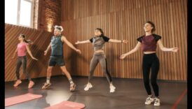 Δυναμική προθέρμανση χορού: Χρήση χορευτικών κινήσεων για προετοιμασία για έντονες προπονήσεις