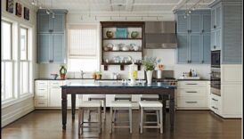 Πώς μπορώ να δημιουργήσω μια παράκτια κουζίνα με ναυτικές πινελιές;